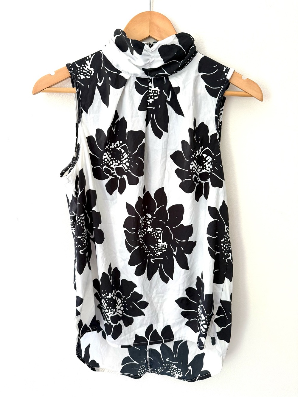 Azur Romantic Coquette Black White Floral Mock Neck Sleeveless Top L Office
